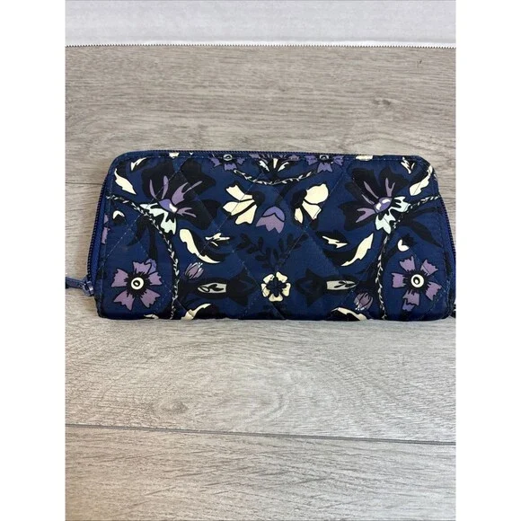 Vera Bradley Ultralight Wallet Floral Blue Zip Around Pockets Inside - Picture 4 of 6